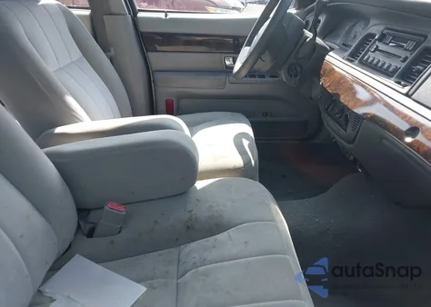 2005 Mercury Grand Marquis Gs из США, поврежденный, VIN 2MEFM74W35X629782